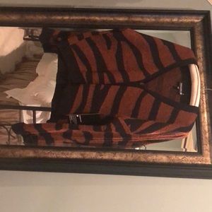 Medium weight animal print sweater.